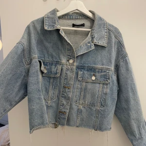 Jeansjacka - Jeansjacka från missguided. Bra skick