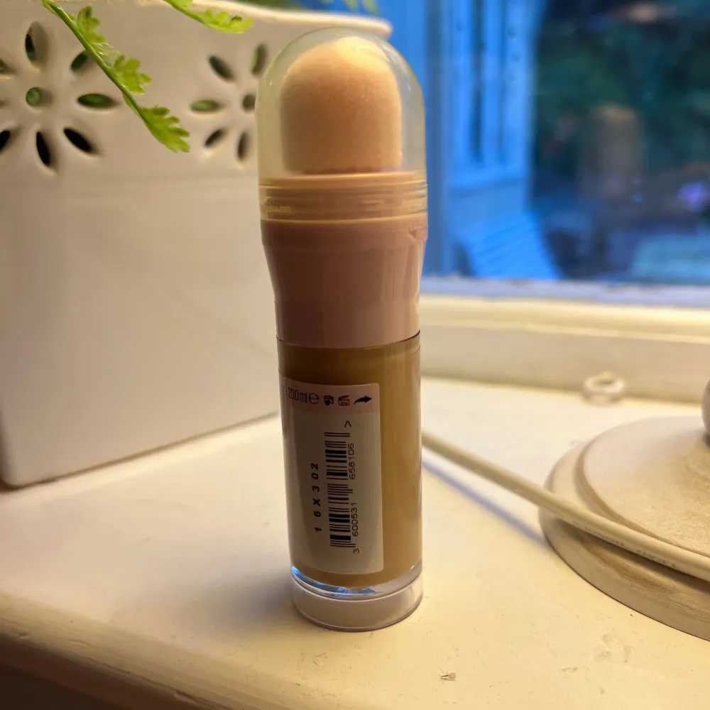 Helt oöppnad maybelline cc cream i färgen fair light, jag har flera därför jag säljer. Doop på Charlotte tillburry . Skönhet.