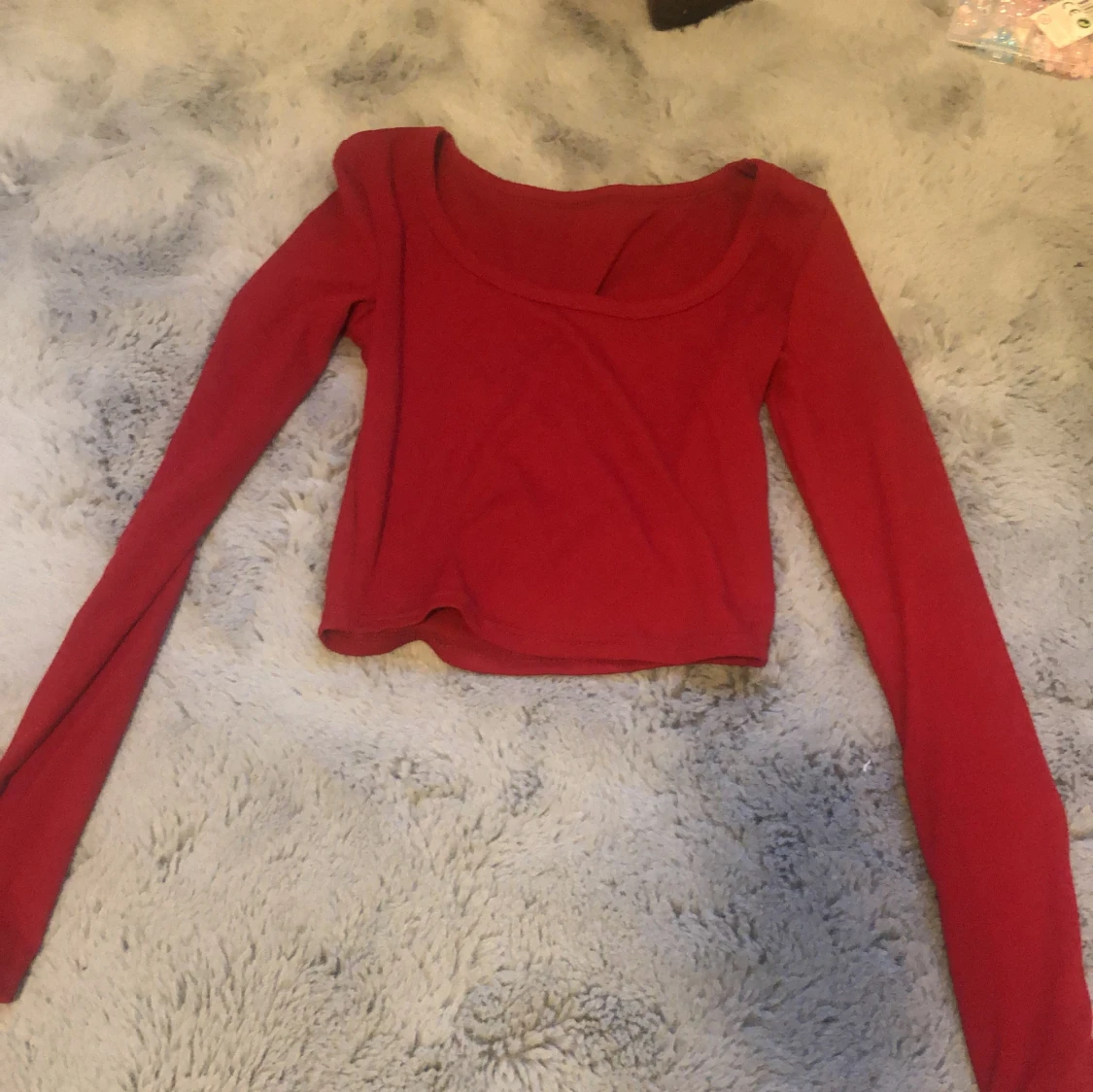 Vin röd långärmad magtröja