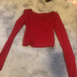 Vin röd långärmad magtröja  - Fin tröja