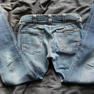 Flare jeans - Midja: 74cm innerben: 74cm