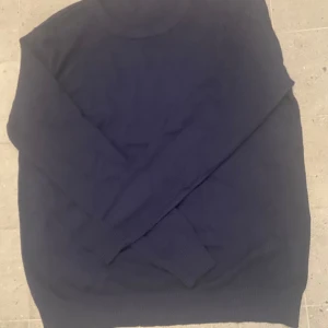 Blp kachsmir tröja - Säljer nu denna Blp kacjsmir tröjan då den är för liten för mig | den är sparsamt använd och har inga defekter | storlek xxs | oklart vilket märke därav det låga priset!