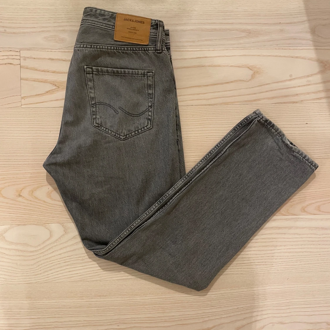Grå jeans från Jack & Jones