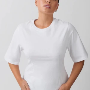 Fitted tee  - Jätte snygg t shirt från Gina! Helt ny säljer ändats för att den var för stor.  Helt slutsålt, nypris 280💕😊🙌