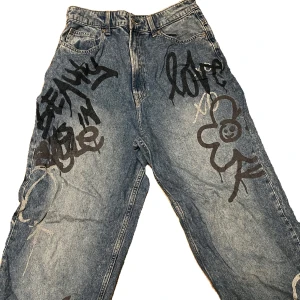 H&M baggy jeans - Väldigt fina och sitter bra 