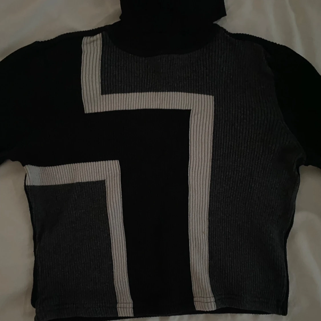 Långärmad croptop med turtleneck - 90