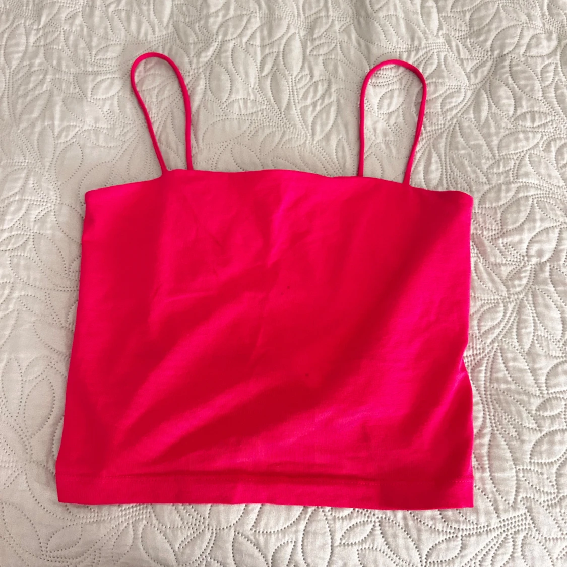 Rosa ärmlös linnetopp