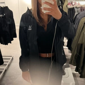 Haglöfs jacka - Hej, jag säljer denna Haglöfs jacka då den ej kommer till användning. Köpte jackan för 2 år sedan men har inte använt den regelbundet. Jackan är i storlek S. Köpt för 2800kr