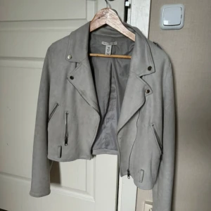 Jacka - Jacka från NLY TREND i stl 38 knappt använd 
