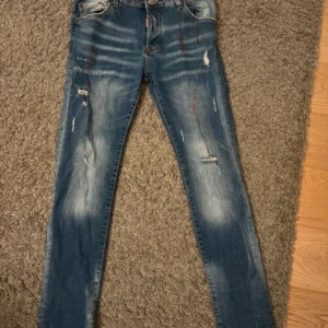 Dsquared2 jeans  - Dsquared2 jeans i mycket bra skick dom är i storlek 48 