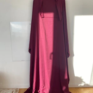 Vinröd jilbab - ALLA MINA JILBABS ÄR HELT NYA OCH OANVÄNDA - INKÖPSPRIS 🌸stl M