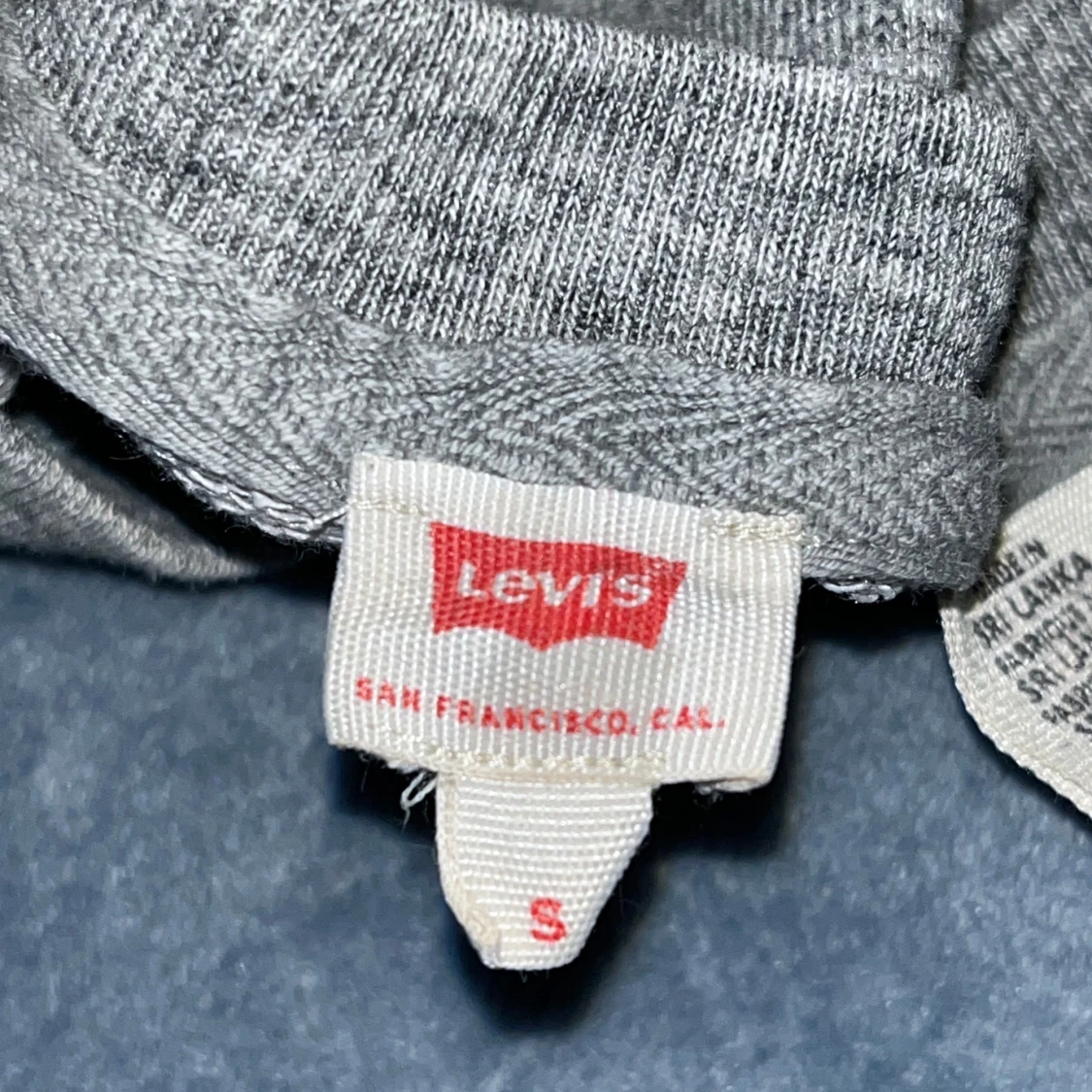 Grå sweatshirt från Levi's - 2