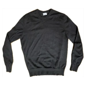 Merino ull tröja - mörkgrå  - En riktigt schysst mörk grå merino ull tröja från märket Asket // storlek S // skick: 9/10 sparsamt använd // 100% merino ull // nypris 1150 mitt pris 450kr Bara att höra av sig vid frågor 