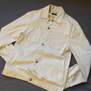 Overshirt  - •Skick 10/10 •Strl S •Ny pris 899 •Mitt pris 379:-