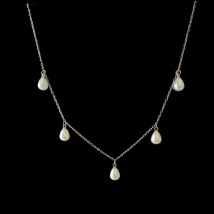 Silver tunn halsband med pärlor  - Rostfritt. Halsband med imitatiospärlor.  Ej justerbar. Längd: 45cm