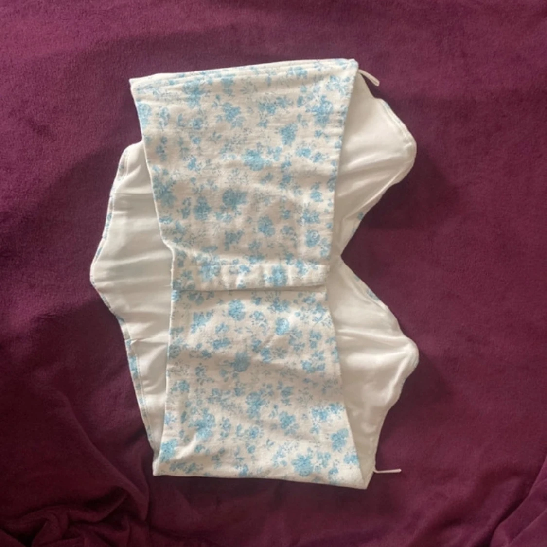 Blommig bikini i blått och vitt