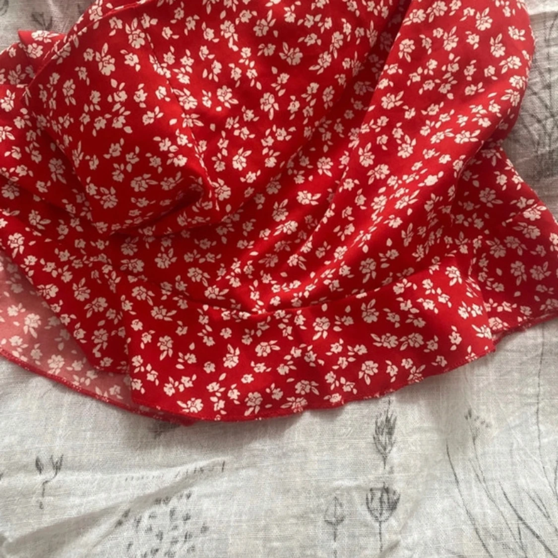 Röd blommig kjol från Shein - 3