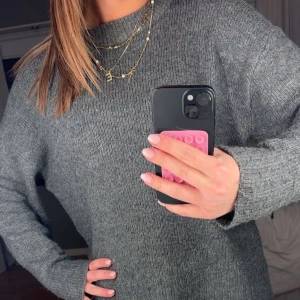 grå stickad - snygg grå stickad, vet ej var den är ifrån därav priset! skriv för fler bilder💓