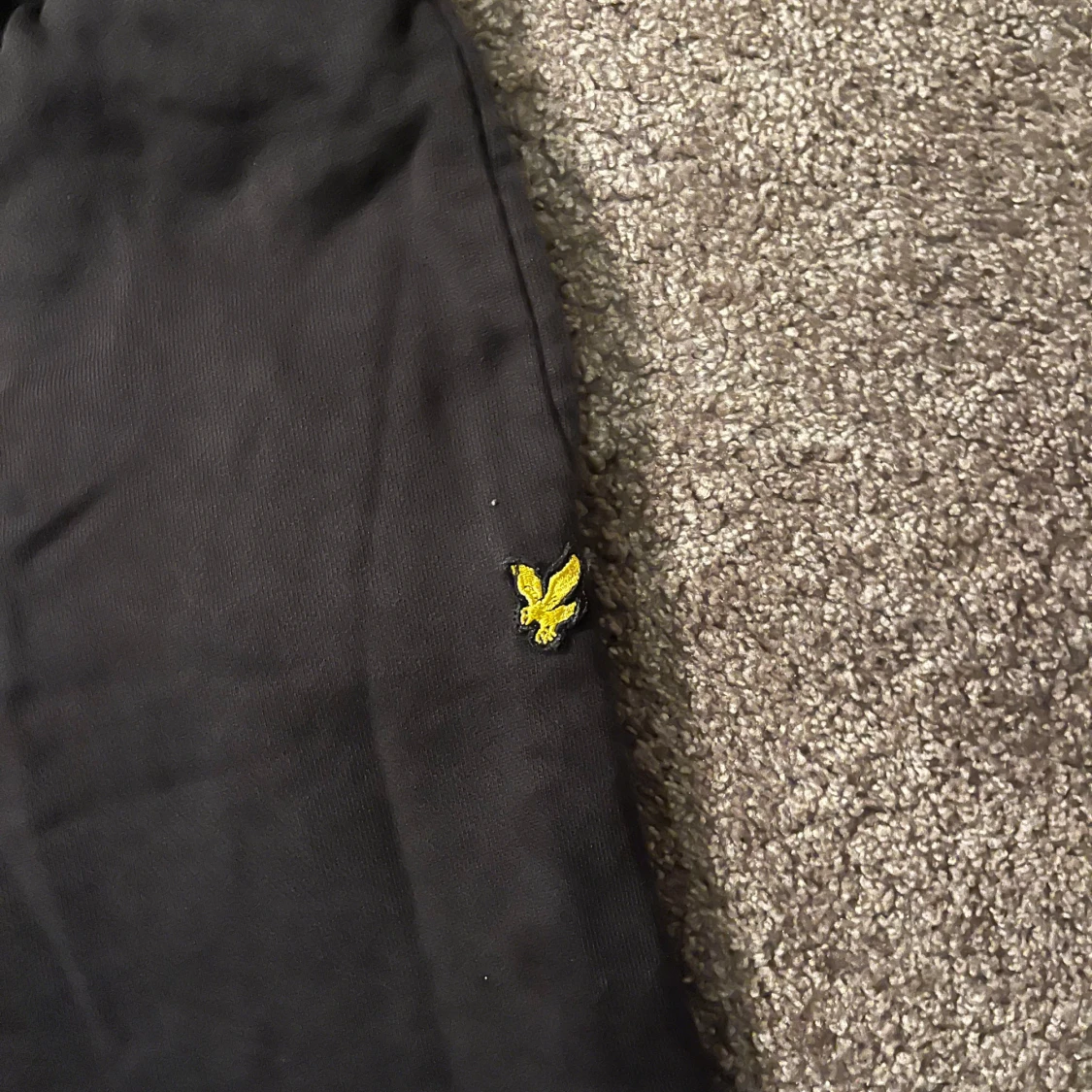 Svarta mjukisbyxor från Lyle & Scott - 1