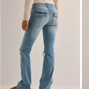 Nelly jeans  - Snygga ljusblå jeans med hål. Dom är inte använda, lappen sitter kvar. 🎀🎀🎀