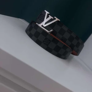 Bälte - Säljer nu min bälte den e snygg och passa till allt den e i bra kvalitet och skick. Skriv privat om ni har frågor eller om ni vill ha fler bilder.