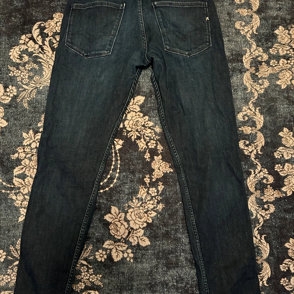 Mörkblå jeans från Replay - 2