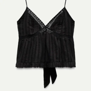 Topp med knytning - Jättefin topp från Zara som är slutsåld i alla storlekar förutom XXL💓Köpte för 329 och har använt den 2 gånger💞 