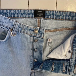 Ljusa jeans från Neuw - Tja säljer nu dessa sparsamt använda jeans från märket Nuew. Fit-ray straight. Storlek 30:32. Nypris: runt 1400. Hör gärna av er // Joel