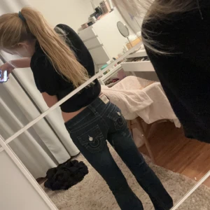 Mörkblå true religion jesns  - True religion jeans, skriv om frågor❤️