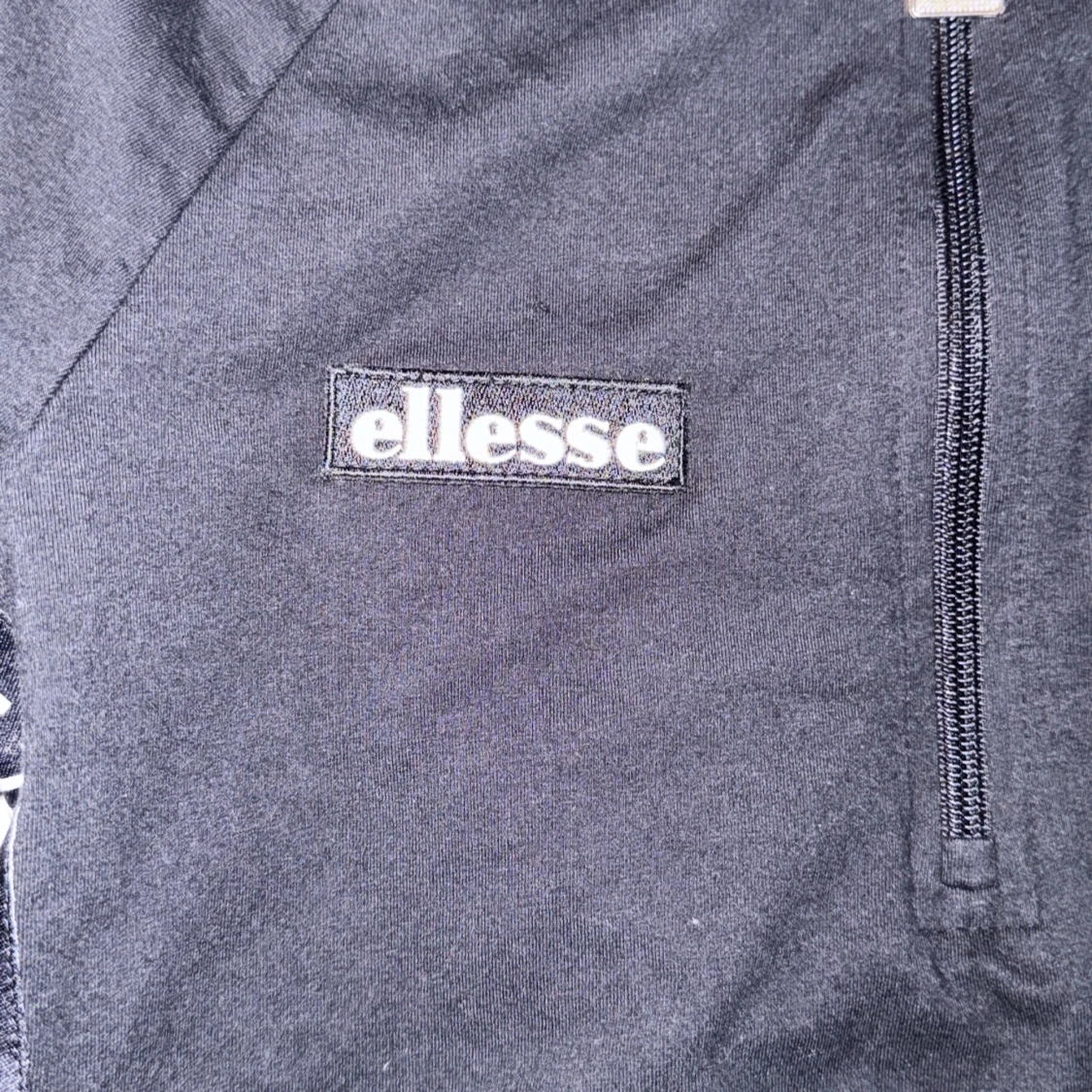 Äkta Svart tröja med dragkedja från Ellesse - 1