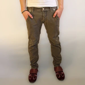 Jacob Cohën jeans - Säljer dessa otroligt feta jeans från märket Jacob Cohën. Cond 9/10. Storlek W31 L30. Sitter perfekt på modellen som är 177cm och väger 69kg. Nypris runt 5400kr. Vårat pris: 549kr! Hör av er vid funderingar! //Grevskapet 