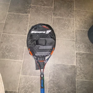 Tennis rack från babolat - Jag säker en tennis rack helt ny körde aldrig med den köptes för 1000 kr säljer för 500 