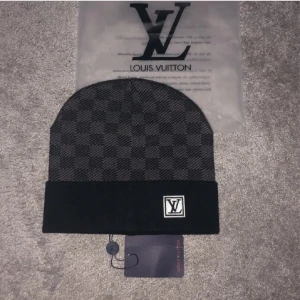 Grå stickad mössa - Grå stickad mössa