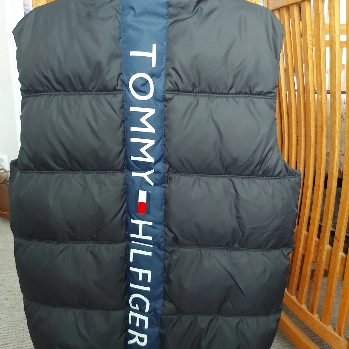 Svart dunväst från Tommy Hilfiger - 1