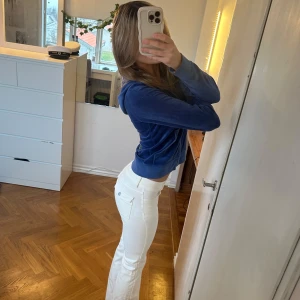 Juicy Couture zip - superfin marinblå zip-tröja från Juicy Couture med unikt backprint som är intakt💙💙