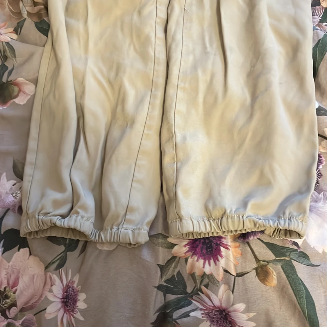 Beige cargobyxor från Guppy - 3