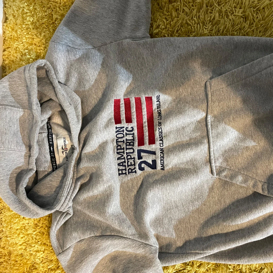 Grå hoodie från Hampton Republic