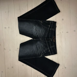 y2k bootcut jeans - nyskick nypris 500kr säljer pga att de är förstora för mig