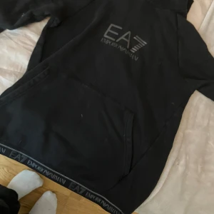 märkes hoddie - används inte. man får den tvättad 