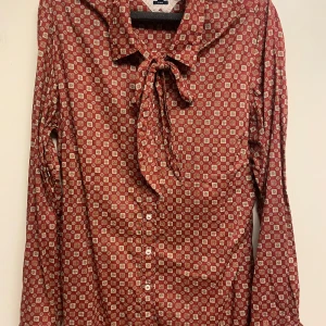 Skjorta - Fin skjorta från Tommy hilfiger i storlek M och super bra skick