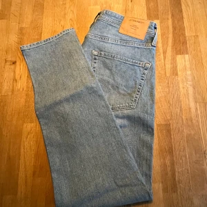 Jack & Jones - Storlek: 31/32 Skick: mycket bra Modell: comfort/mike