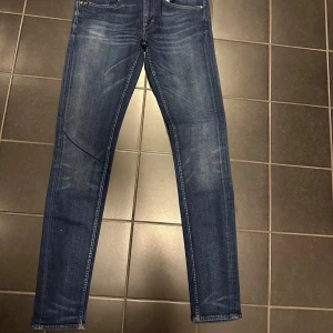 Tiger of Sweden jeans - Säljer mina blå tos jeans Storlek 33/34 Ganska använda men fortfarande väldigt bra skick