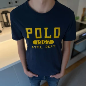 Ralph Lauren t-shirt - Skön raffe t-shirt!  är 185 & 70kg | Nypris: 999kr - Mitt pris: 199kr | DM vid ytterliggare frågor!