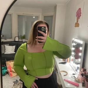 Neon croptop - Neon grön crop top från Nelly!