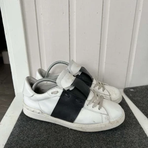 Valentino Open Sneaker  - Cond: (avgör själv)   Tyvär inget kvitto/box