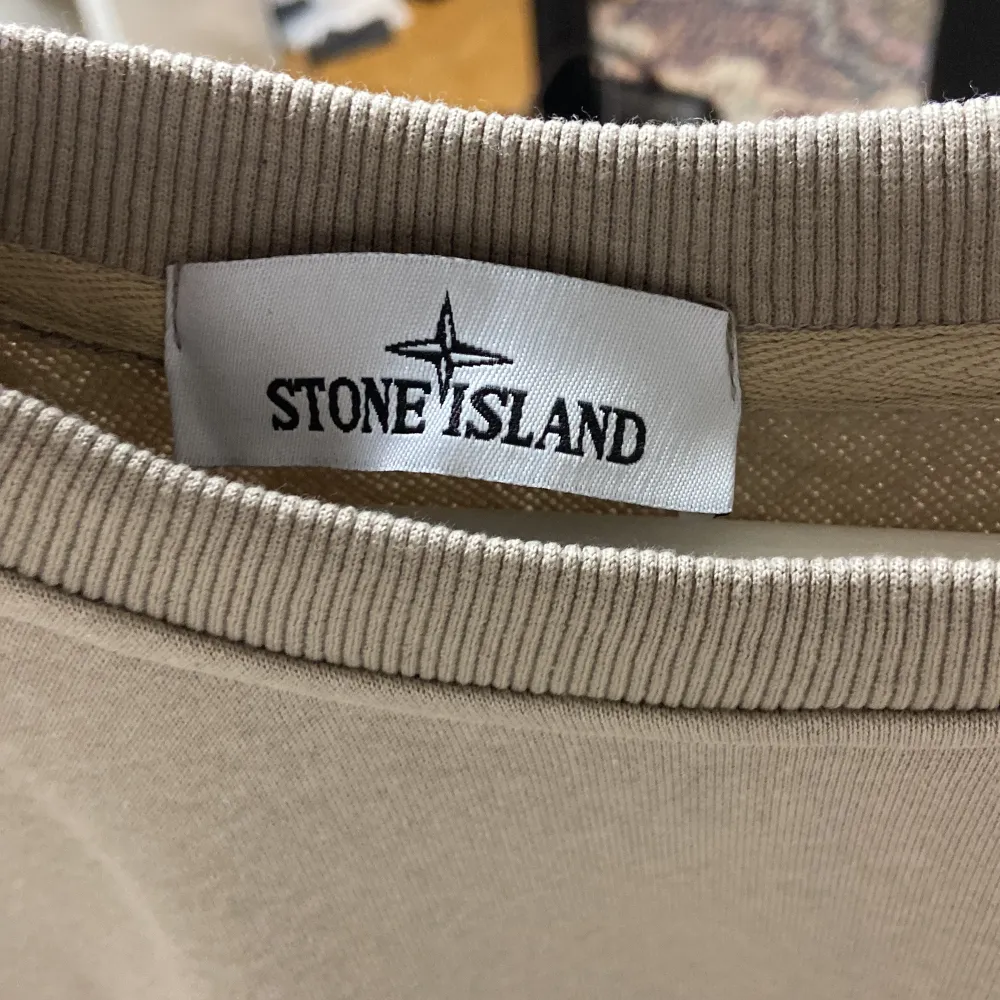 Bra stone island sweatshirt, aldrig använd storlek S . Hoodies.