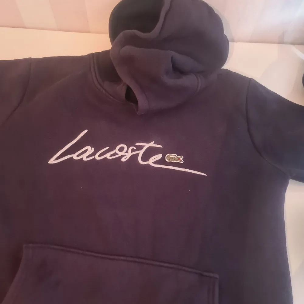 Bra skick/ passar även M jätte bra. Hoodies.