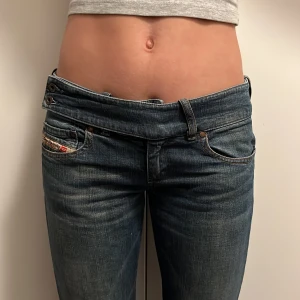 Diesel jeans - Ett par diesel jeans som är bootcut. De har en längre gylf (se bilder) och är super snygga