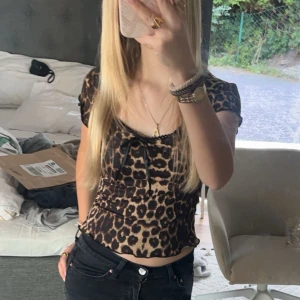 Leopard topp - snygg trendig leopard mönstrad topp!! Jättebraskick anvönt typ 5 ggr❣️❣️❣️