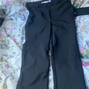 Kostymbyxor  - Ett par jättesköna kostymbyxor från lager 157   Skriv för fler bilder💕   Köparen står för frakten